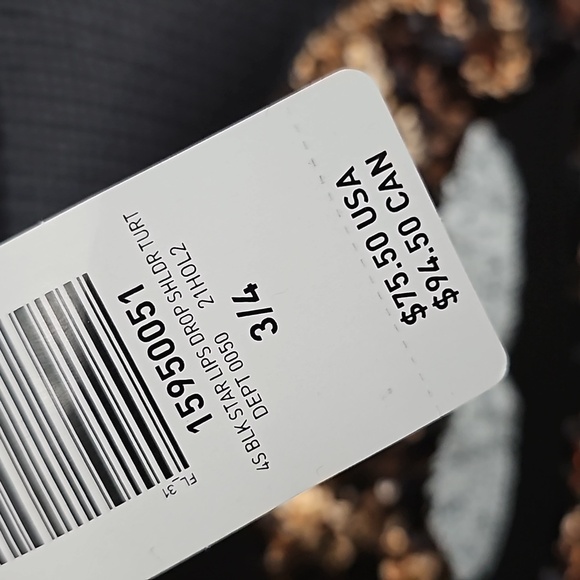 Torrid Drop Shoulder Sequin Turtle Neck Muah Lips Sweater Size 3/4 NWT - Picture 6 of 8